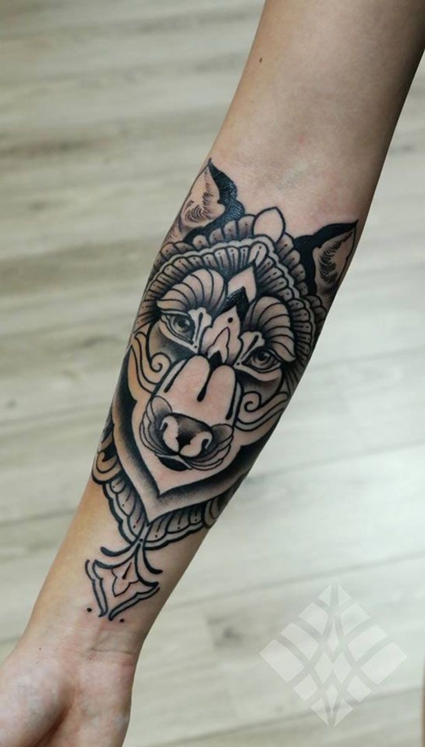 tatouage avant bras loup