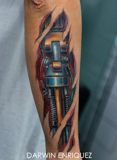 tatouage avant bras mecanique