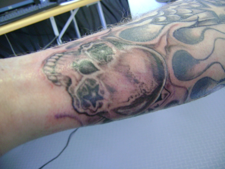 tatouage avant bras motard