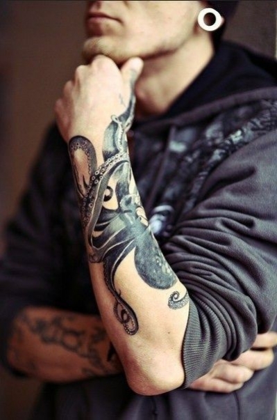 tatouage avant bras noir