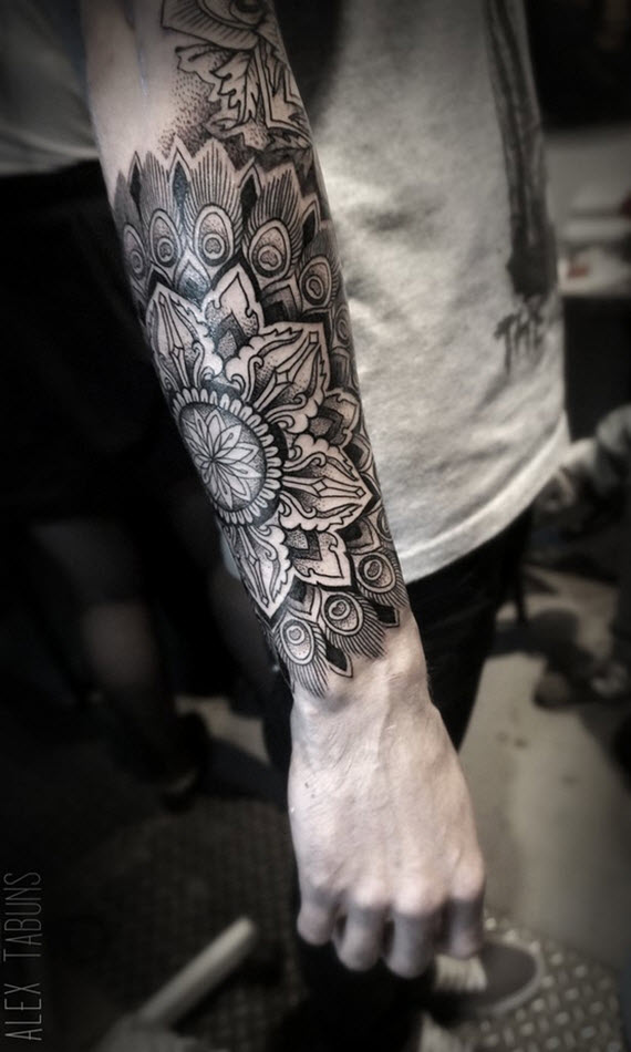 tatouage avant bras noir
