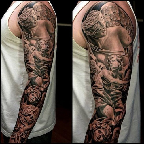 tatouage avant bras noir et blanc