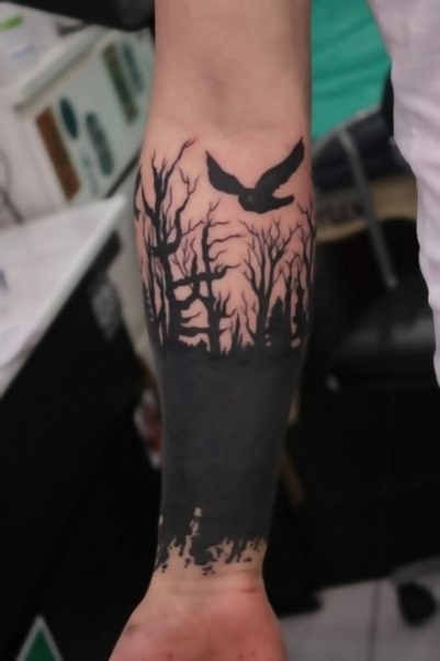 tatouage avant bras noir et blanc