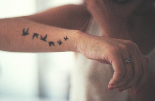 tatouage avant bras oiseau