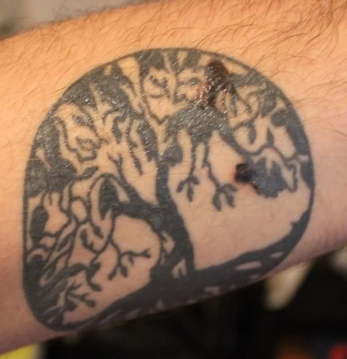 tatouage avant bras poilu