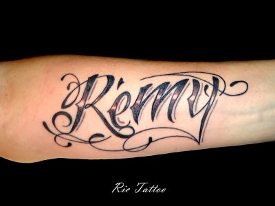 tatouage avant bras prenom
