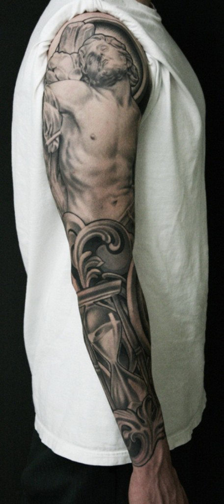 tatouage avant bras religieux
