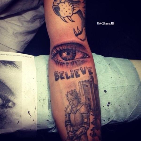 tatouage avant bras rempli