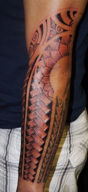 tatouage avant bras rempli