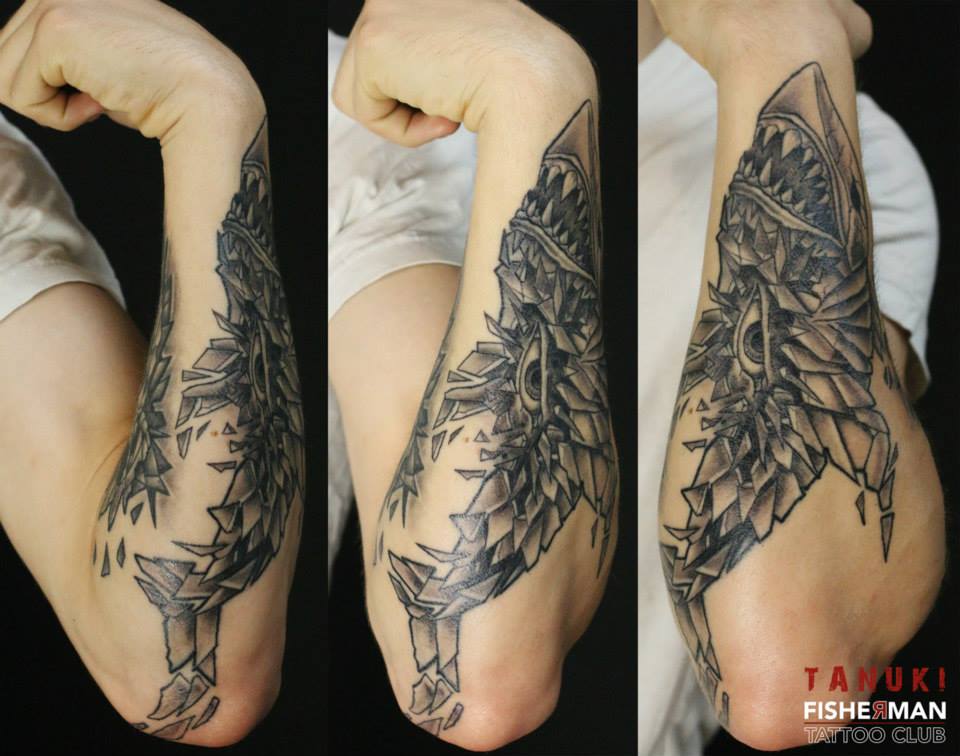 tatouage avant bras requin