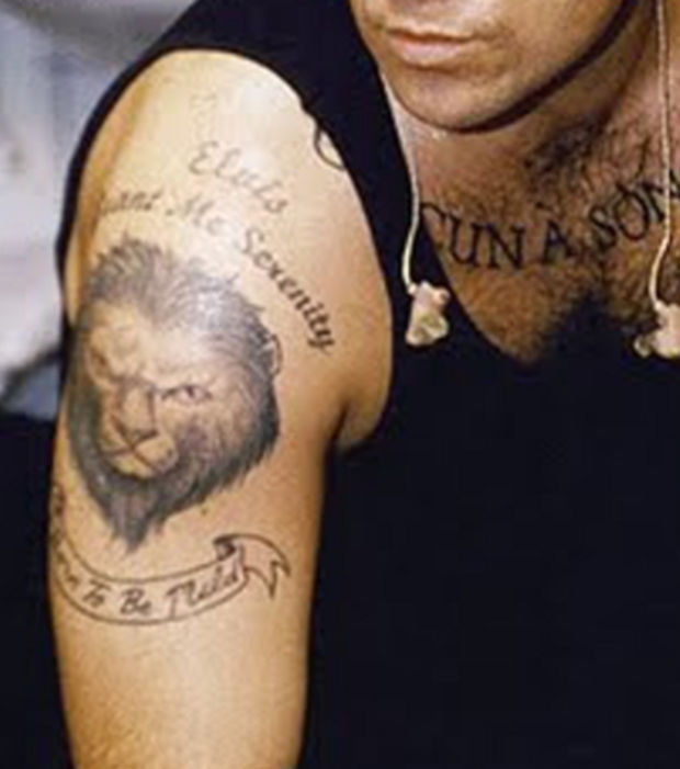 tatouage avant bras robbie williams