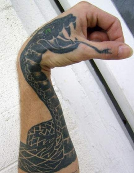 Tatouage avant bras serpent