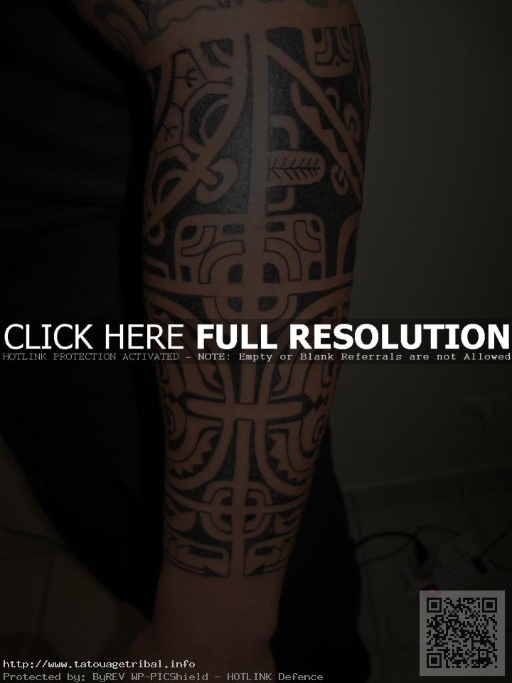 tatouage avant bras tribal homme