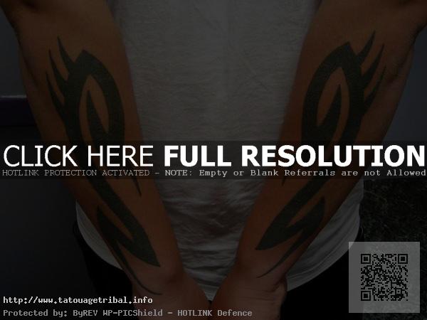tatouage avant bras tribal homme