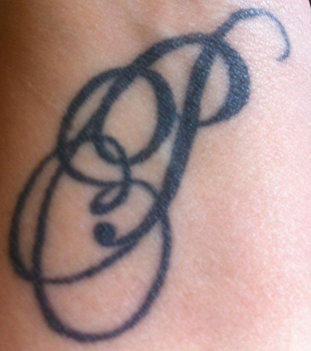 tatouage avec initiale j