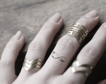 tatouage bague infini