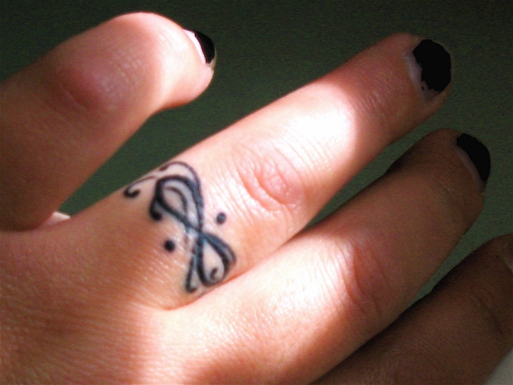 tatouage bague infini