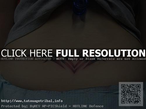 tatouage bas du dos coeur