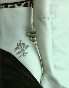 tatouage bas du dos coté droit