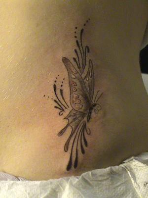 tatouage bas du dos coté droit