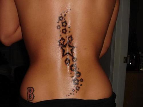 tatouage bas du dos femme étoile