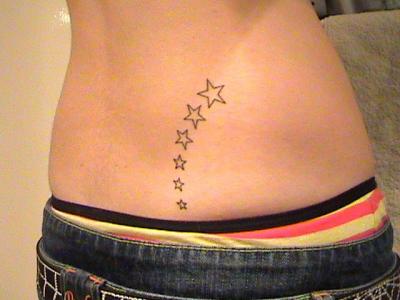 tatouage bas du dos femme étoile