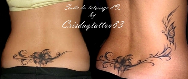 tatouage bas du dos fleur