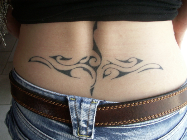 tatouage bas du dos homme