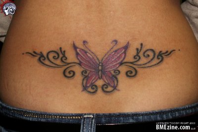 tatouage bas du dos papillon