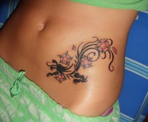 tatouage bas ventre femme