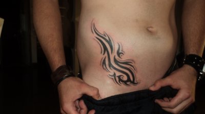 tatouage bas ventre tribal