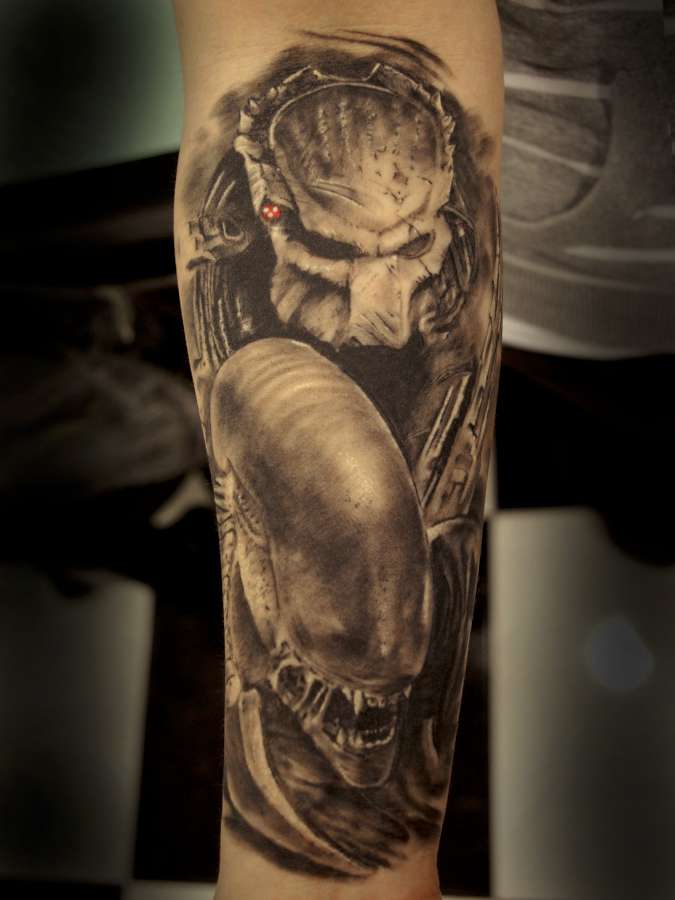 tatouage biomecanique alien