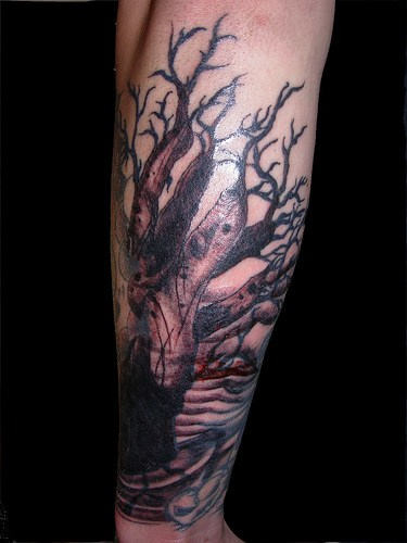 tatouage biomecanique arbre