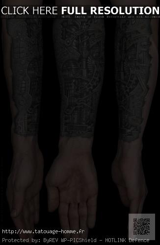tatouage biomecanique bras homme