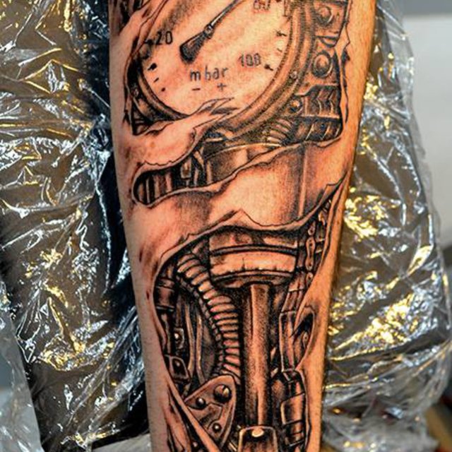 tatouage biomecanique bretagne