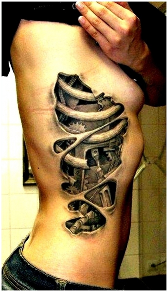 Tatouage biomecanique cote