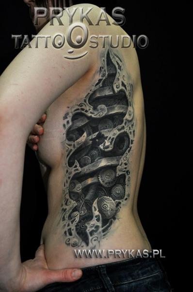 tatouage biomecanique cote