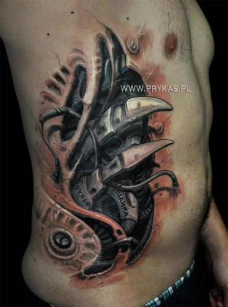 tatouage biomecanique cote