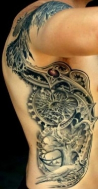 tatouage biomecanique cote