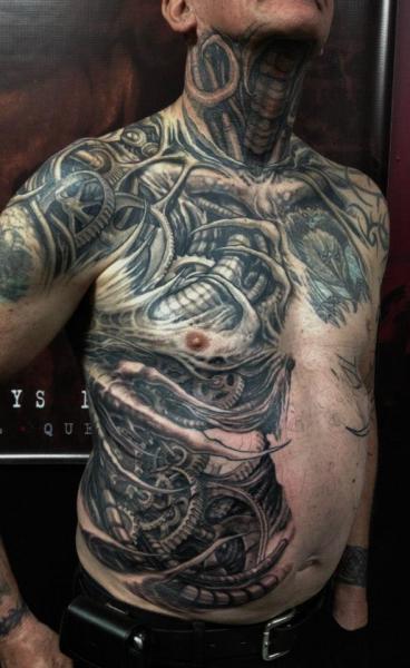 tatouage biomecanique cou