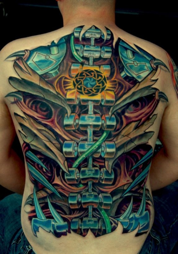 tatouage biomecanique dos