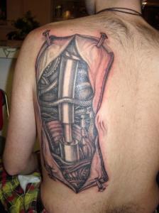 tatouage biomecanique dos