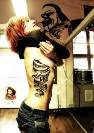 tatouage biomecanique nuque