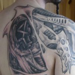 tatouage biomecanique omoplate
