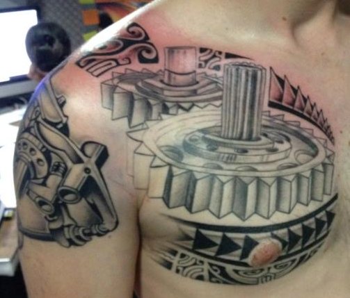 tatouage biomecanique omoplate