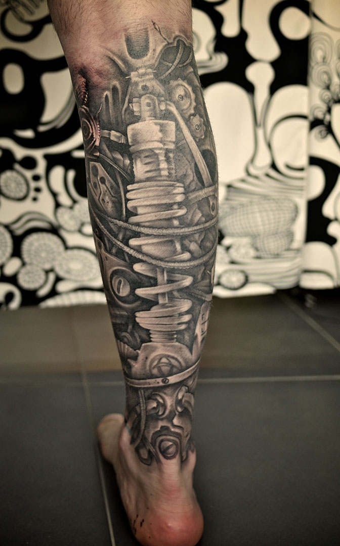 tatouage biomecanique pied