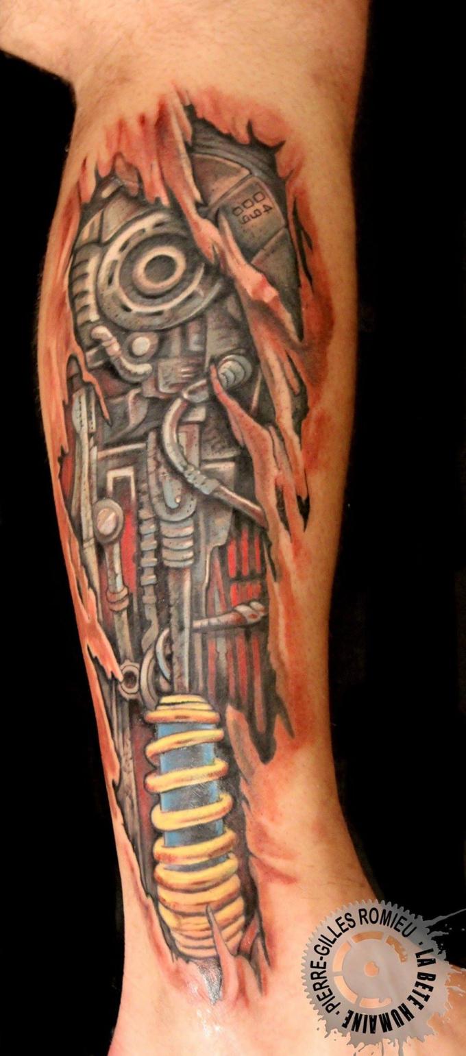 tatouage biomecanique piston
