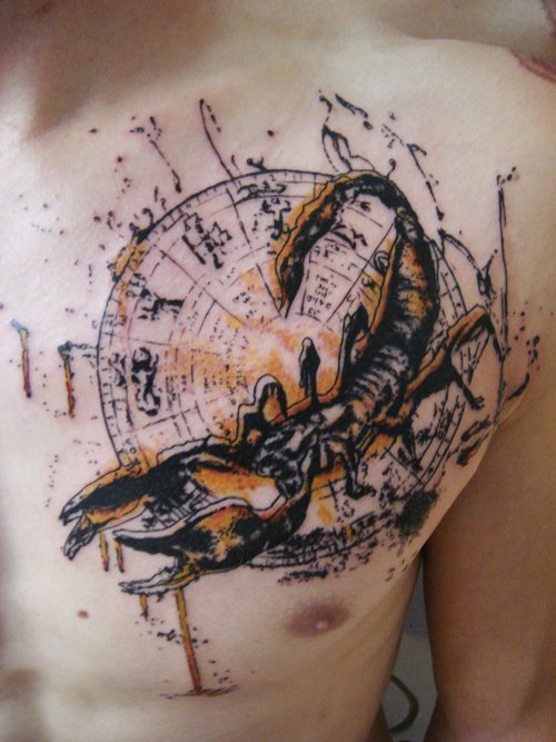 tatouage biomecanique scorpion