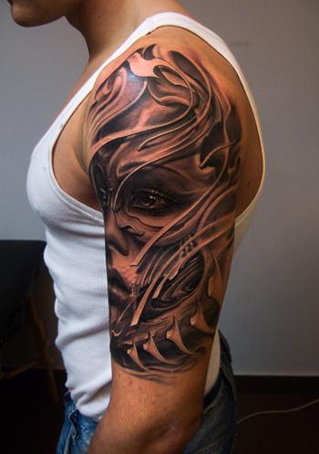 tatouage biomecanique tribal