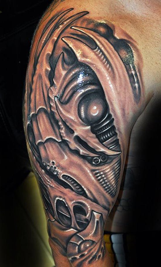 tatouage biomecanique tribal